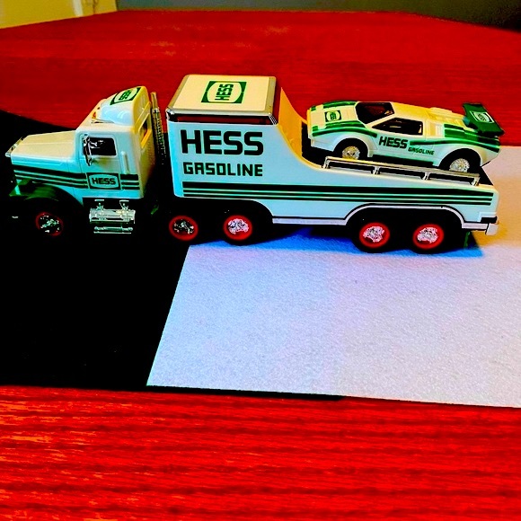 1991 “Hess” Gasoline Toy Hauler with Lamborghini Race Car - Picture 5 of 11